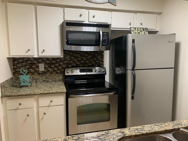Building Photo - 12600 Melville Dr