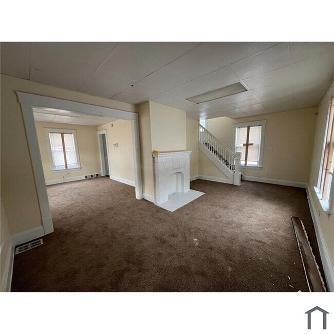 Building Photo - 1318 E 188th St