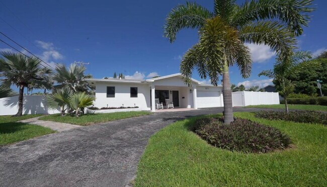 Building Photo - Northeast 27th Avenue, Pompano Beach, FL 33062 - 3 BR 3 BA single-family home