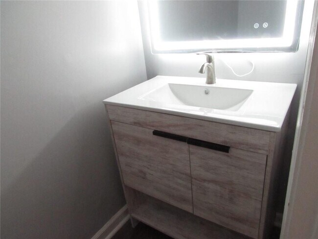 Building Photo - 1716 Twin Brooks Dr SE