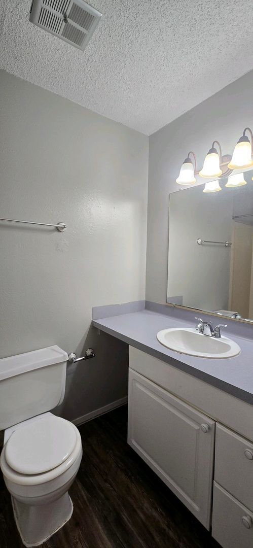 Building Photo - Available Now! 2 Bedroom 1.5 Bath Townhome...