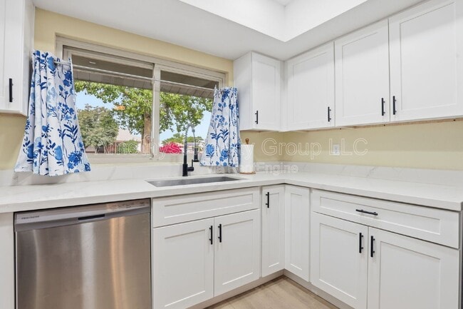 Building Photo - 6201 W Acoma Dr