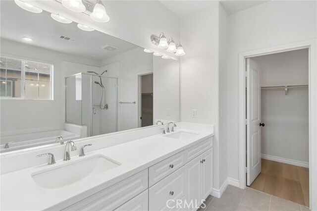 Building Photo - 2811 E Kendall Ln