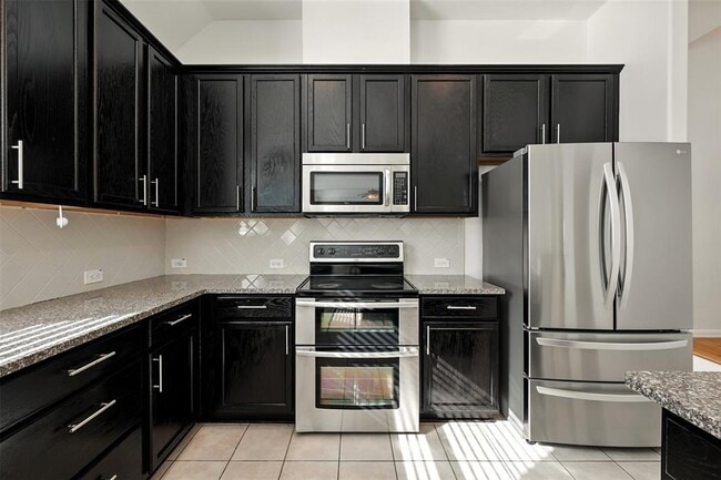 Building Photo - 9219 Gilbert Hollow Dr