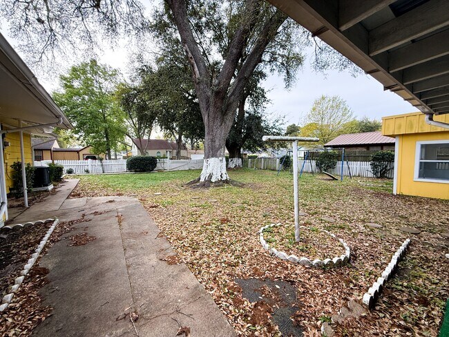 Building Photo - 4011 Dryden Rd