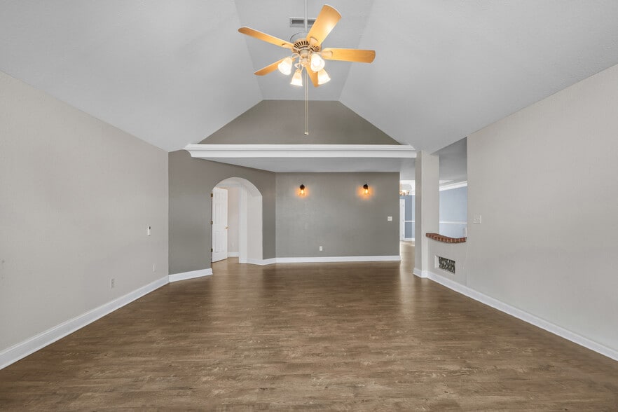 Building Photo - 2409 Hunters Trl