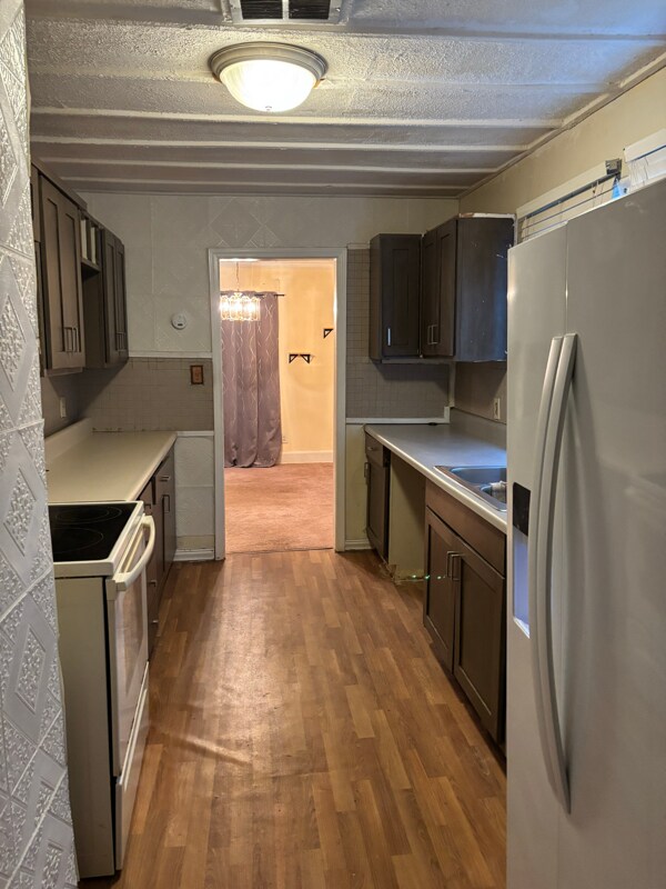 Building Photo - 1574 Colonial Dr