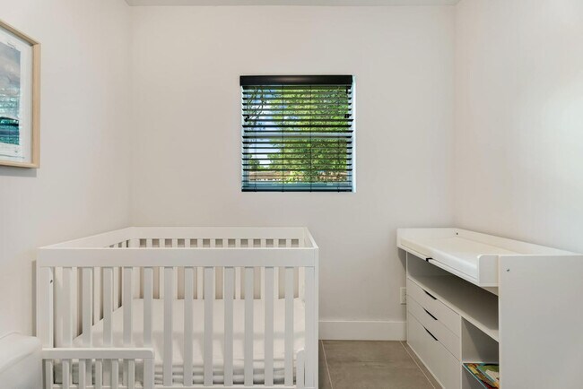 Building Photo - 1526 SW 20th Ave