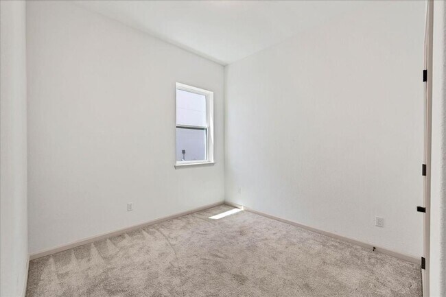 Building Photo - 133 Monterey Oak Trl