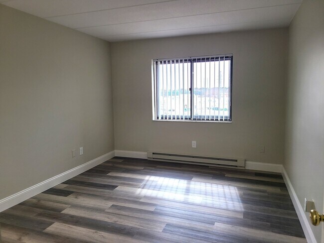 Building Photo - 576 Washington St