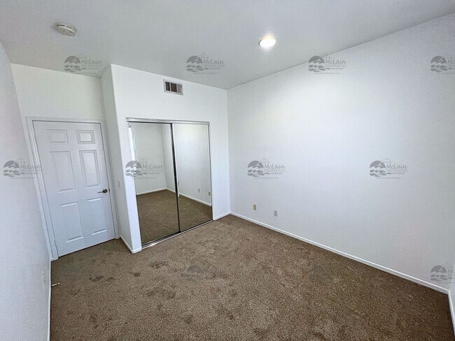 Building Photo - End unit 4 Bedroom House Available Now in ...