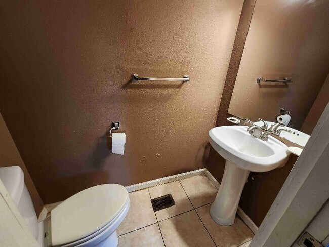 Building Photo - 5520 17th St E