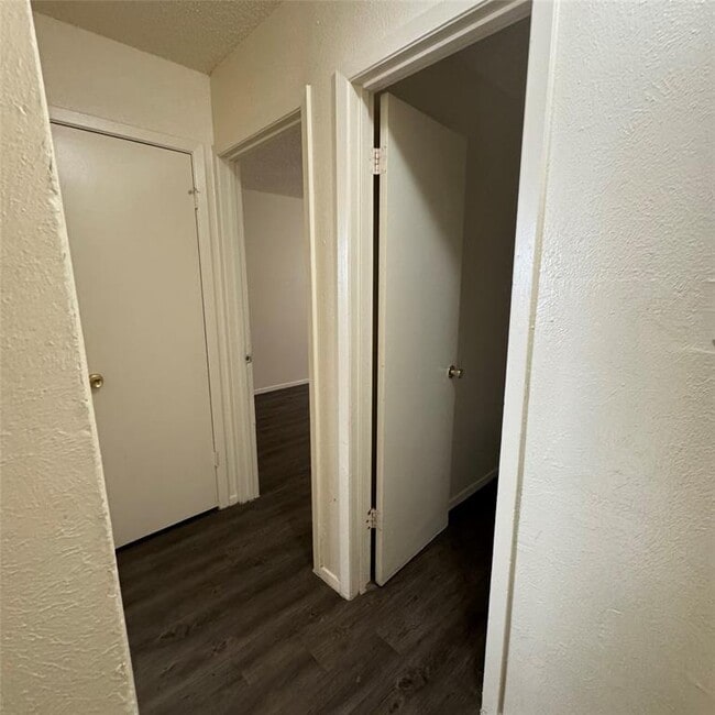 Building Photo - 6901 Wentworth Dr