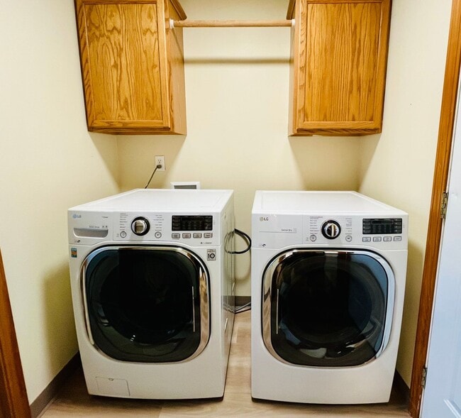 Building Photo - Charming 3-Bedroom/2.5-Bathroom House in the Cathedral Park Neighborhood of St. Johns - See Move-...