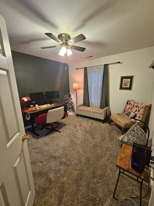 Building Photo - Beautiful 3 Bedroom Home In Jacksonville!