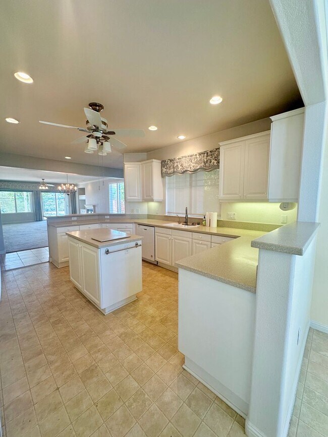 Building Photo - 2653 Traditions Loop