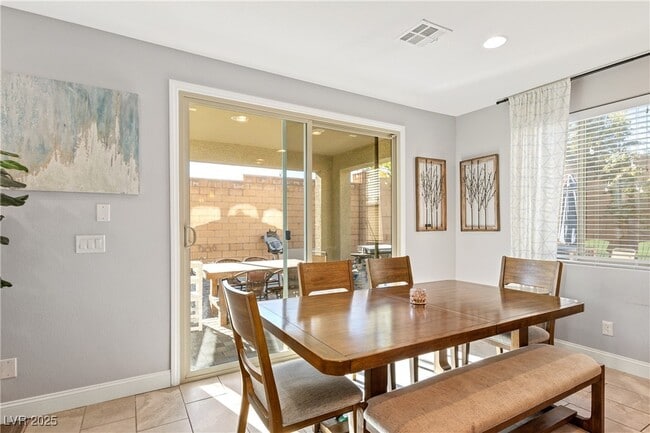 Building Photo - 10331 Western Pine Ave