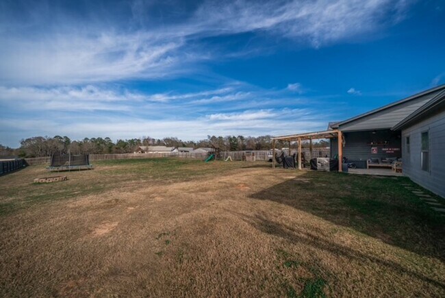 Building Photo - STUNNING modern farmhouse built in 2022 on 1 acre just outside the city limits of Tyler!