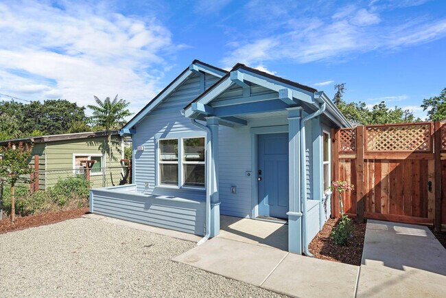 Building Photo - Beautiful 2 bedroom 1 bathroom New Build Close to UC Davis and McGeorge Law School
