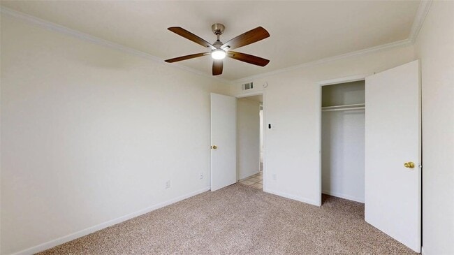 Building Photo - 1605 Cloverdale Ct