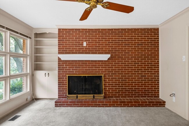 Building Photo - Private Woodway Retreat