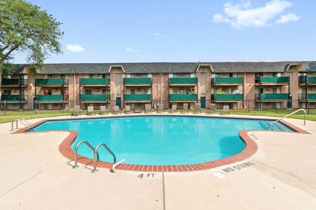 Building Photo - 23700 W Warren Ave