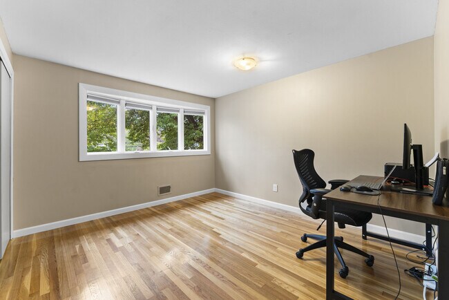 Building Photo - 35 Lanewood Ave