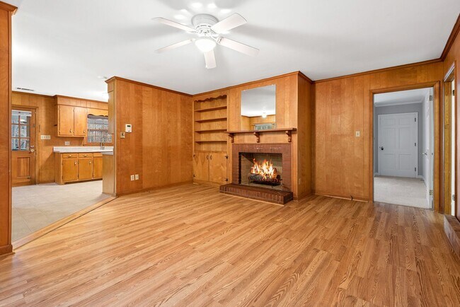 Building Photo - Available 5/9! Charming & Convenient Brick Ranch