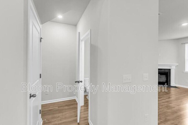 Building Photo - 227 Shortmarsh St