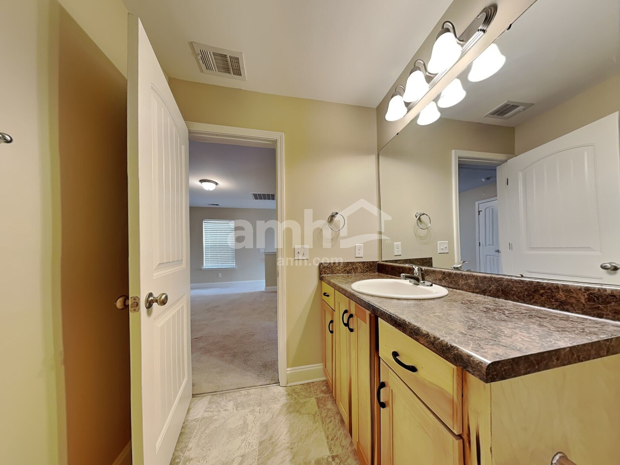 Building Photo - 306 Crabapple Cir