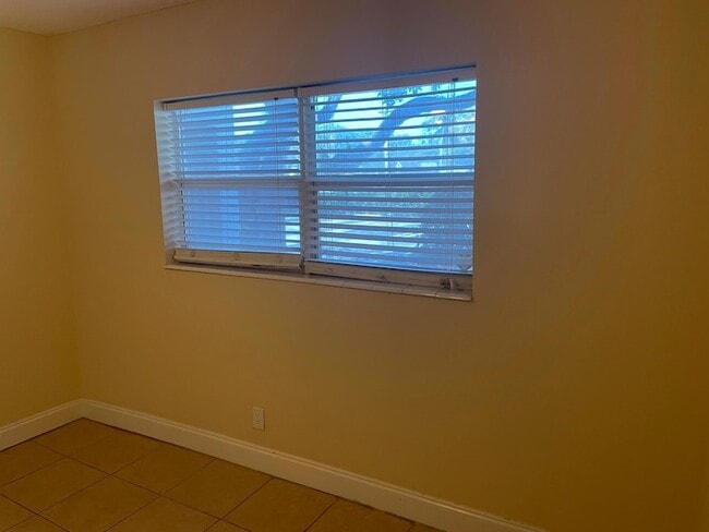 Building Photo - 4500 N Flagler Dr