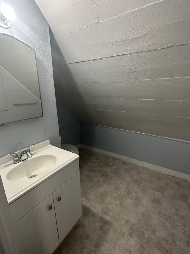 Building Photo - 3bd Single Broadway/E. 55th St. Cash Pay/Section 8
