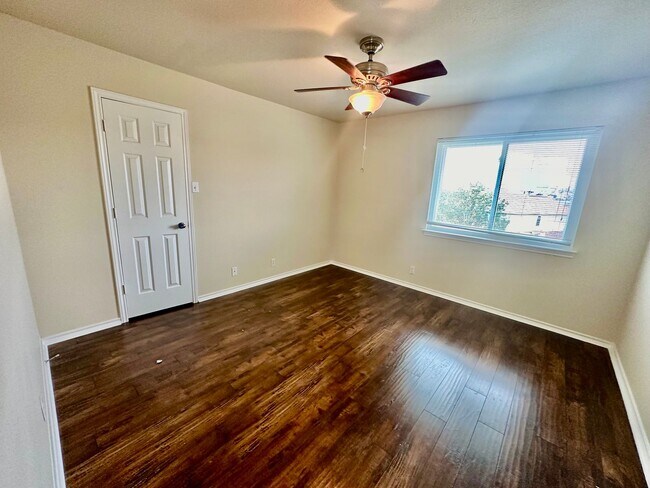 Building Photo - *Fantastic Home in Great Stone Oak Location*