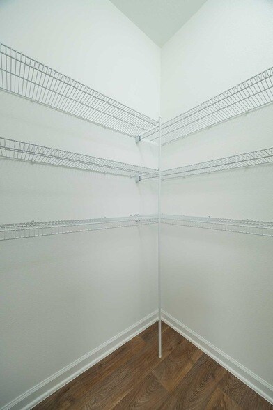 Building Photo - 951 Orellana Rd