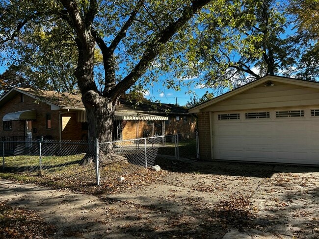 Building Photo - 1643 Fairview Ave