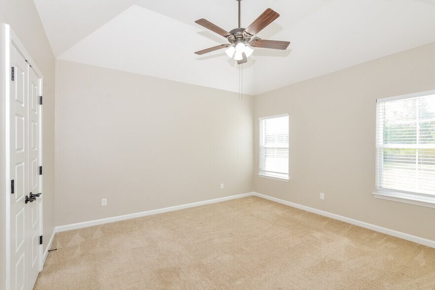 Building Photo - 3821 Dawnwood Cir W