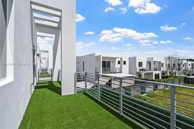 Building Photo - 10330 NW 68th St