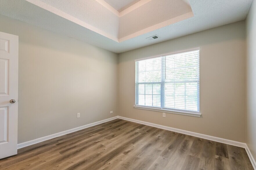 Building Photo - 146 Edison Dr