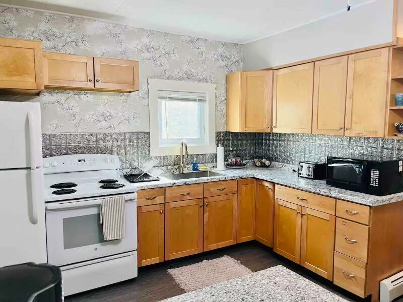 Building Photo - 3 Lareau Ct