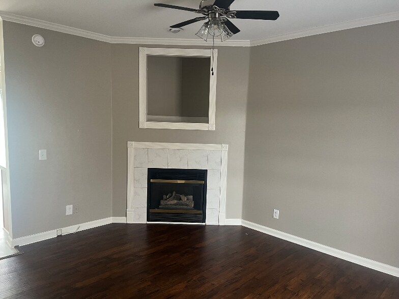 Building Photo - 243 W Smith St