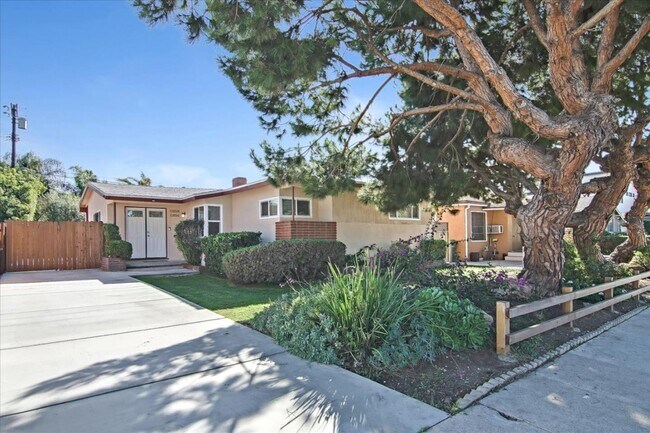 Building Photo - 11856 Beatrice St