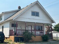 Building Photo - NE Spokane 2 bedroom apartment (Fresh paint and flooring)