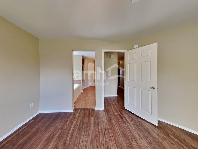 Building Photo - 631 Gateship Dr