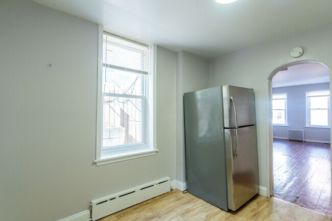 Building Photo - Point Breeze 3 bedroom South Philly