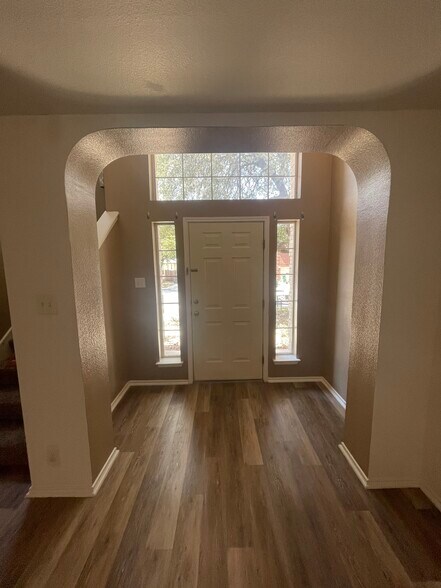 Building Photo - 10324 Bobcat Blf