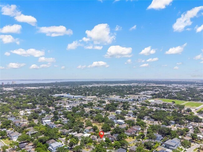 Building Photo - 3606 W Royal Palm Cir