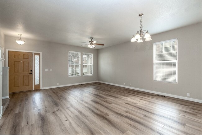 Building Photo - Stunning Townhouse for Rent