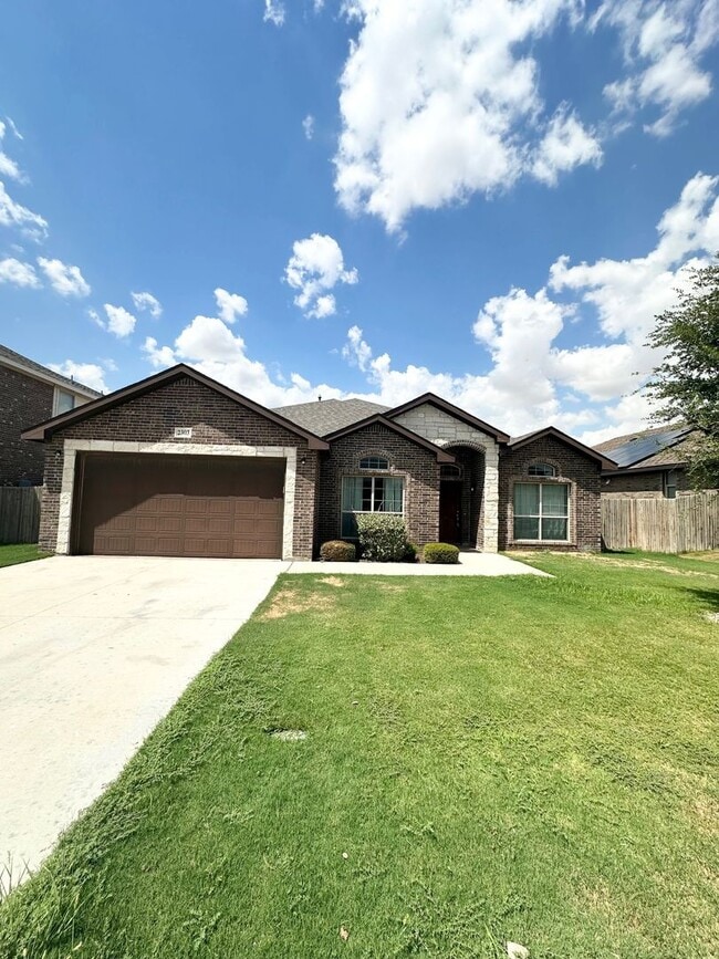 Building Photo - 4 Bed 2 Bath W/ BONUS ROOM Ready to Rent A...