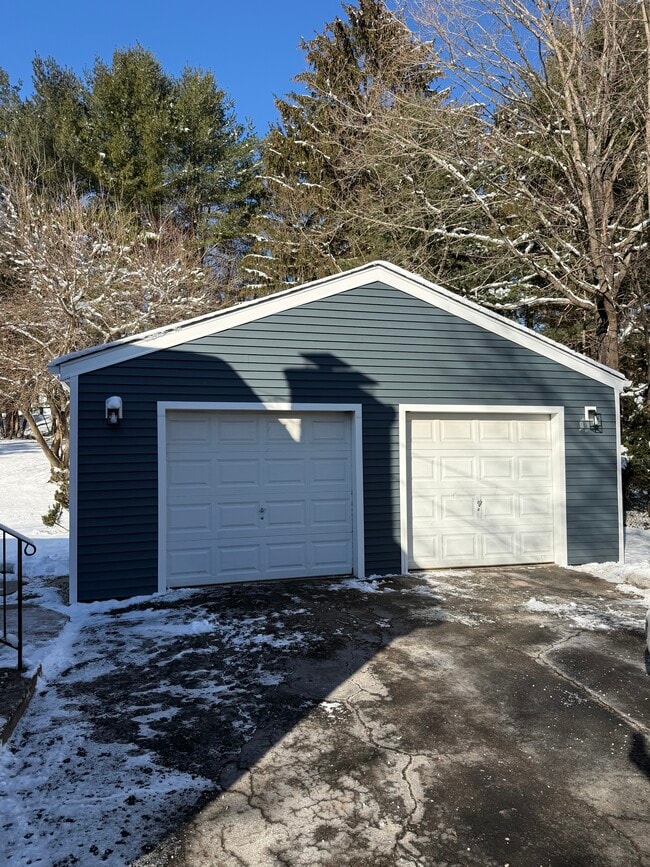 Building Photo - 27 Alpine Dr