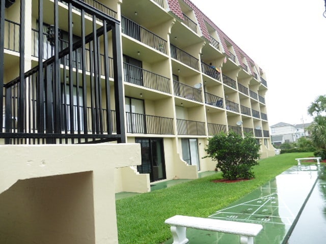 Building Photo - Updated 1 Bed 1 Bath Condo Across A1A from...